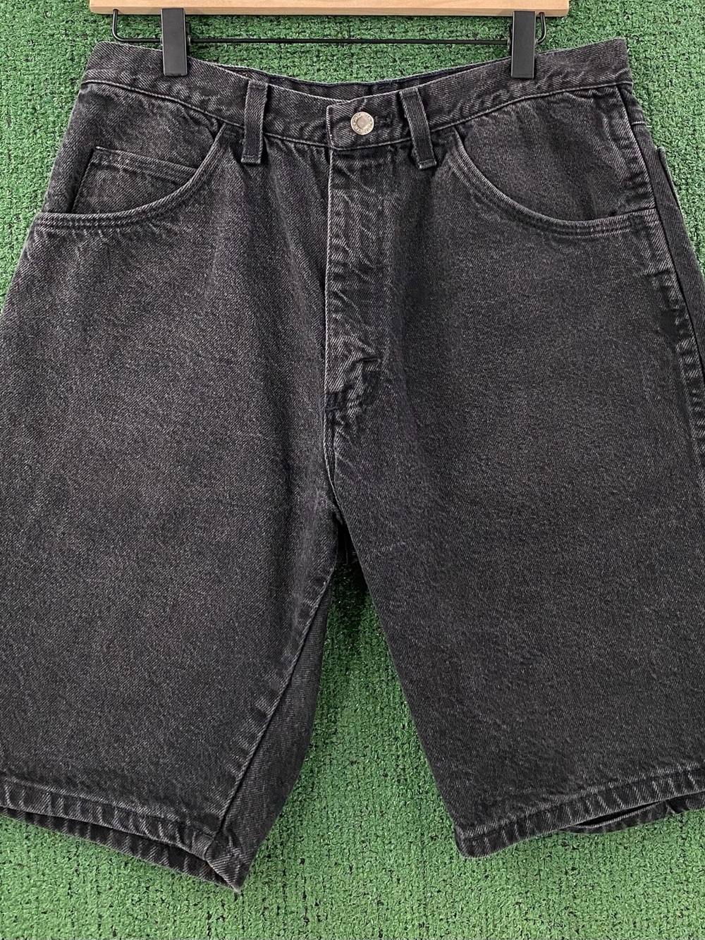 Vintage 80’s Wrangler Black Denim Jean Shorts Jorts Men’s Size 31